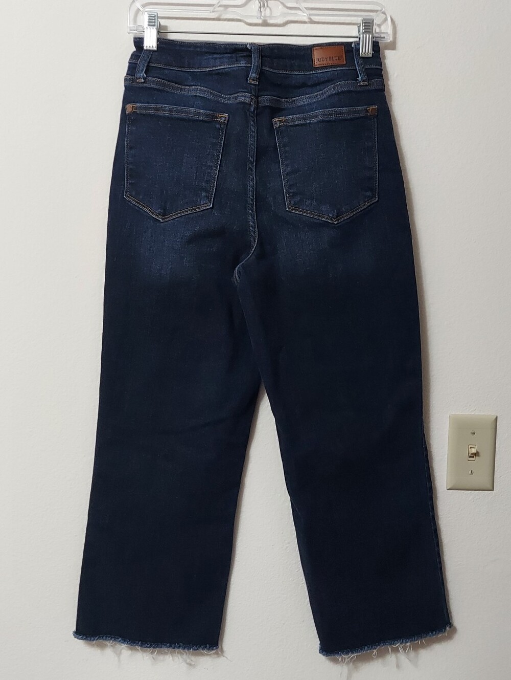 Judy Blue Dark Wash Wide Leg Cropped Raw Hem Size 3/26 - Picture 4 of 10